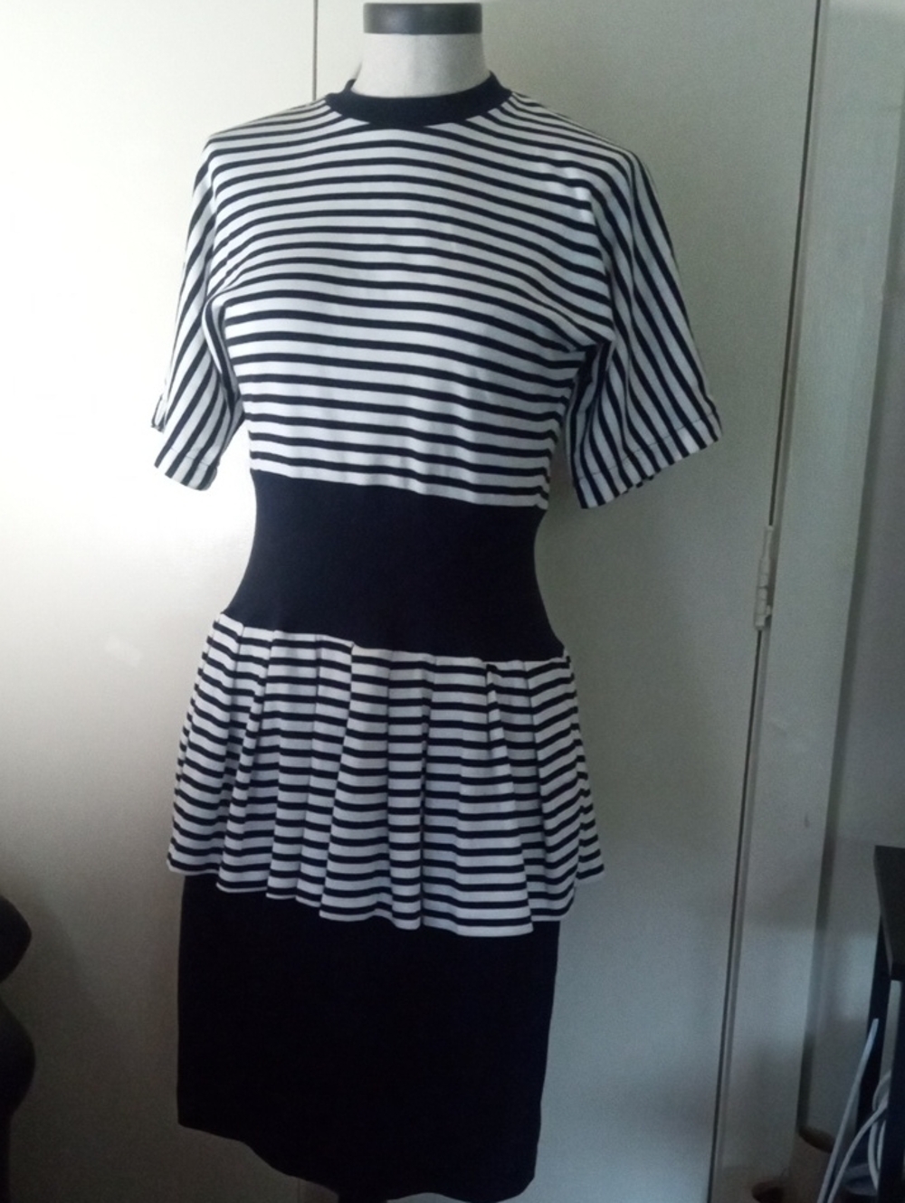 Jenifer V Striped Peplum Knit Sheath Dress Vintage Black & White Size Large